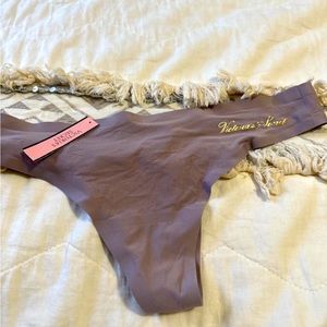 VS thong panty. Dark lilac. Size L.